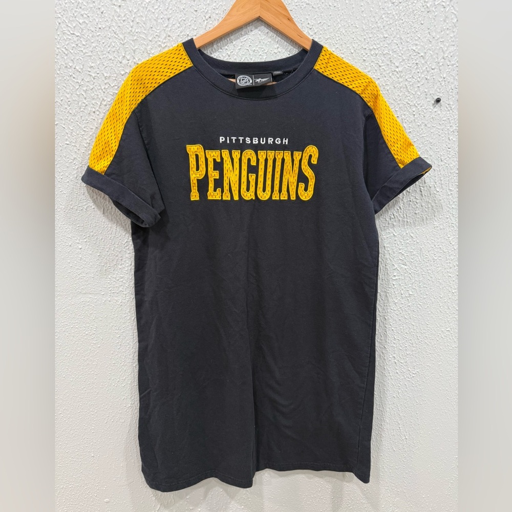 Pittsburgh Penguins Women’s Large Black and Yellow T-Shirt Dress